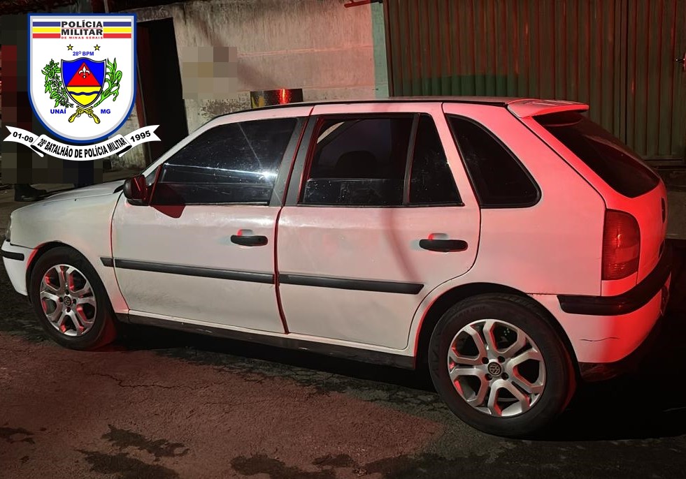 Cumprindo regime semiaberto e sem CNH, motorista foge em alta velocidade e tenta atropelar policiais, mas acaba preso 