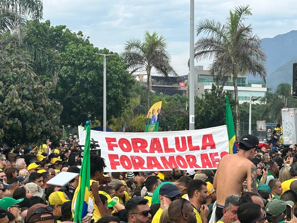 Ato em apoio a Flávio Bolsonaro (PL), na Barra da Tijuca — Foto: Felipe Freire/TV Globo