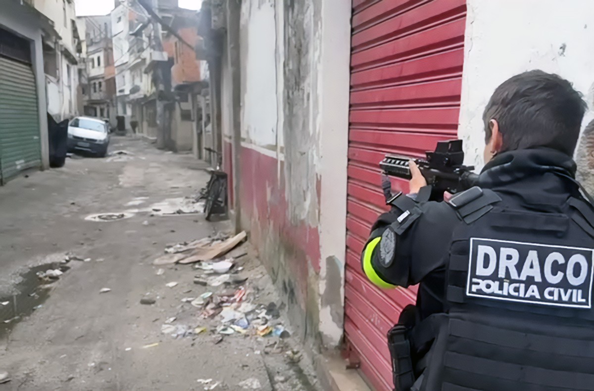 Polícia Civil cumpre mandados contra o Comando Vermelho no RJ