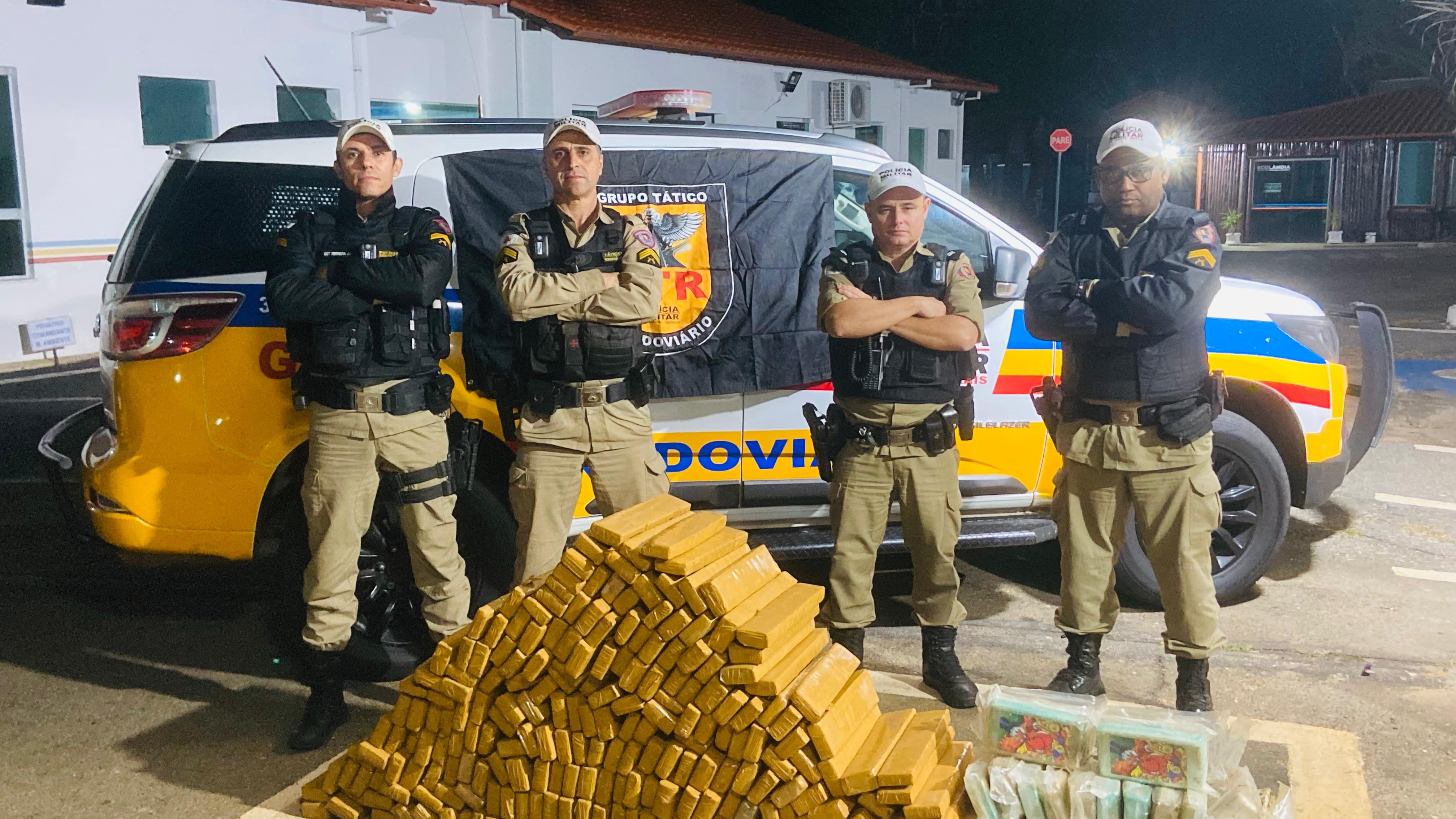 Polícia Militar Rodoviária apreende 350 kg de drogas na BR-265 em Lavras; dois homens são presos
