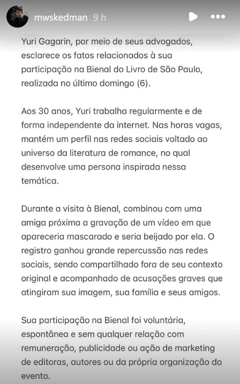 Homem que entrou na Bienal mascarado se pronuncia nas redes sociais — Foto: Reprodução/Instagram