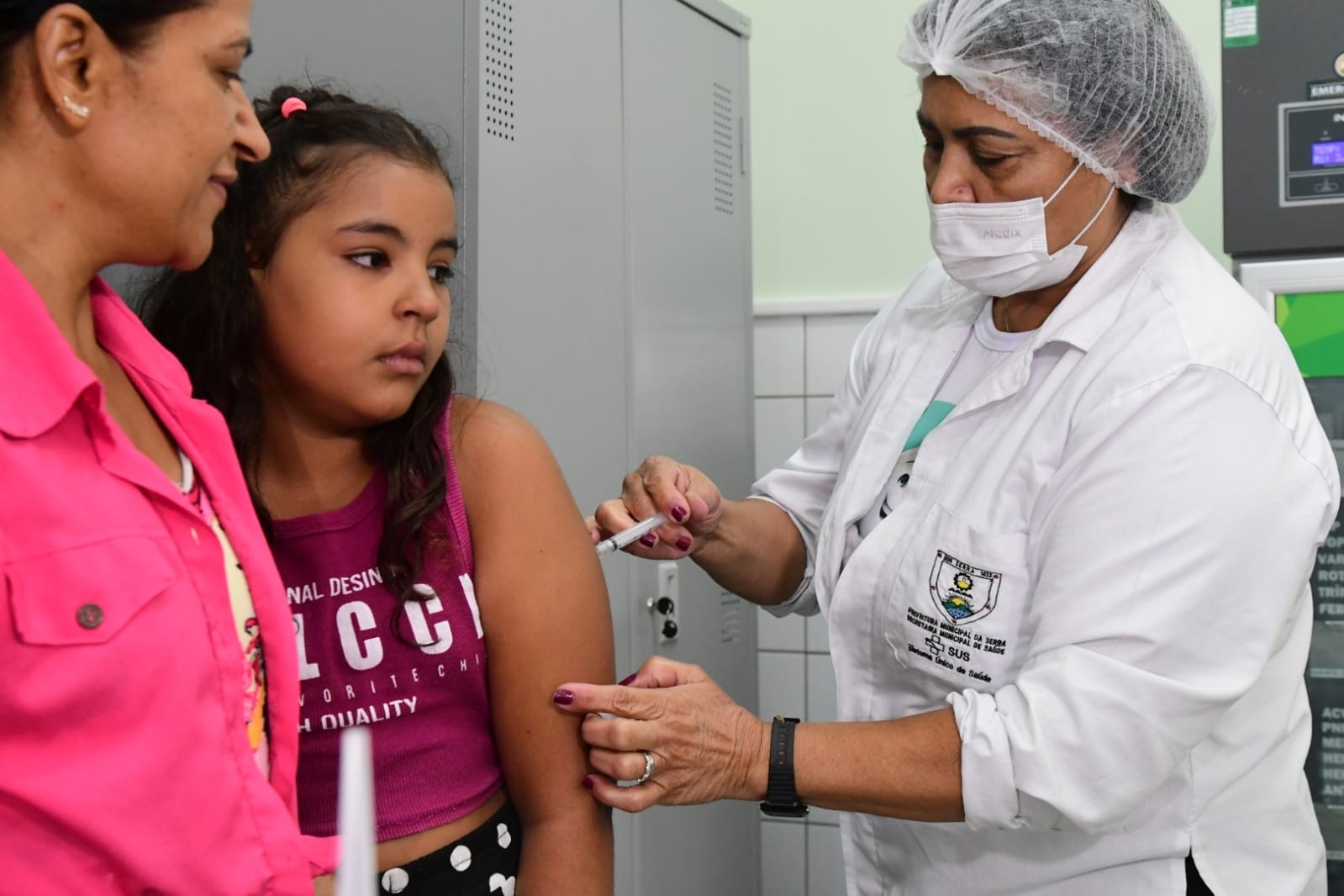 No ES, ministra da Saúde antecipa data para imunização contra gripe e garante vacinação de dengue nas escolas