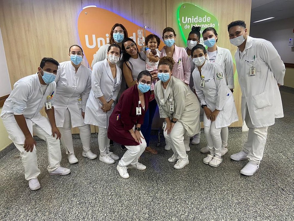 Profissionais do hospital realizaram o desejo de Eloísa pensando tudo com carinho: desde a escolha dos ingredientes a apresentação do prato que simulava uma carinha sorrindo. — Foto: Hospital do Câncer de Muriaé/ Reprodução
