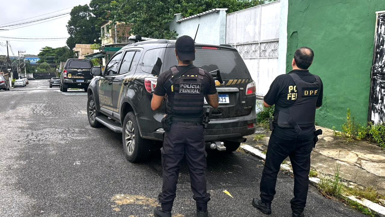 Mãe é presa pela PF por abusar das próprias filhas e por postar vídeos delas em aplicativos de mensagens