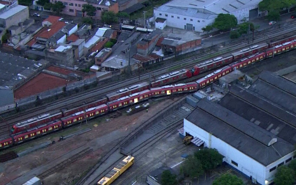 Trem da CPTM descarrila e gera caos em estações de São Paulo - Rádio  Itatiaia
