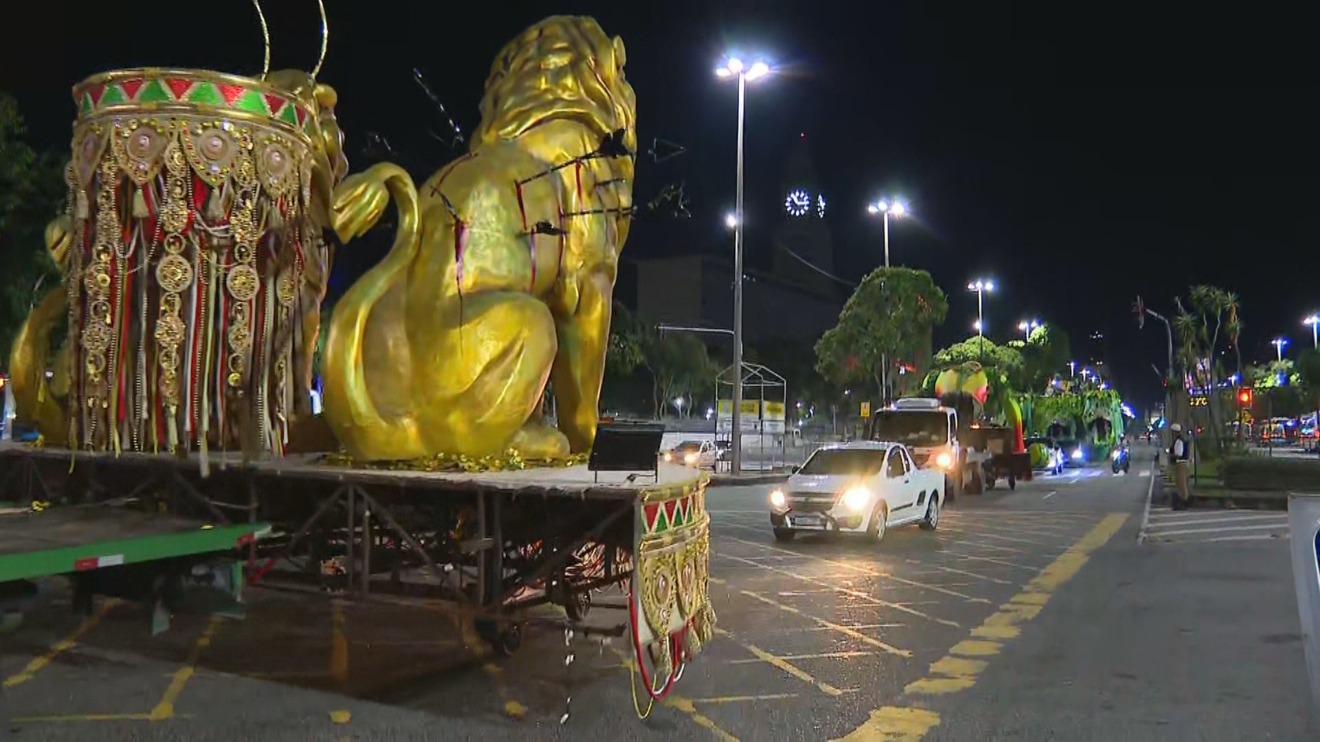 Avenida Presidente Vargas é interditada para passagem de carros alegóricos da Série Ouro; escolas desfilam nesta sexta