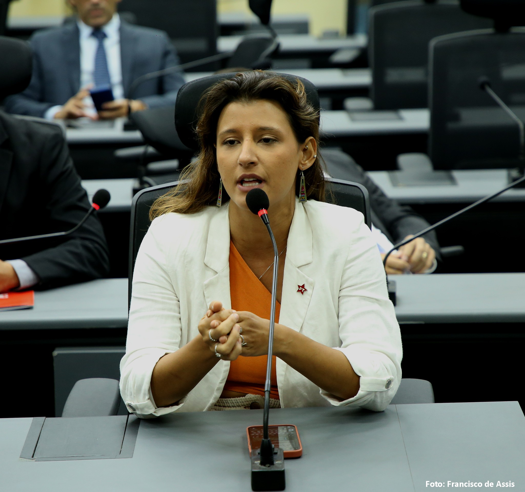 Sessão que votaria cassação de Brisa Bracchi na Câmara é cancelada