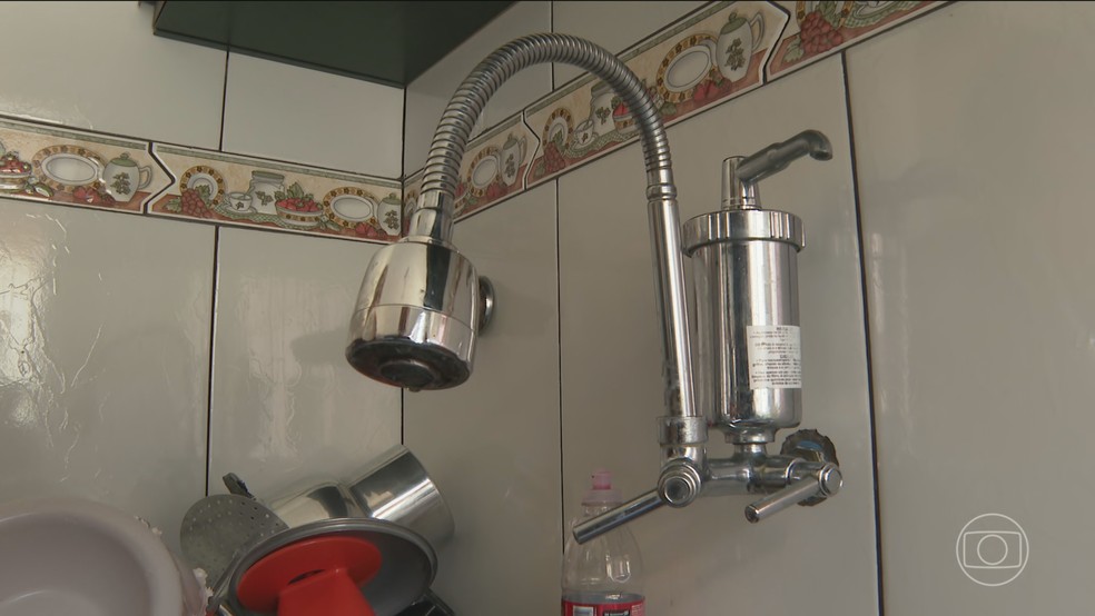 Moradores de São Paulo, maior cidade do Brasil, relatam falta d’água — Foto: Jornal Nacional/ Reprodução