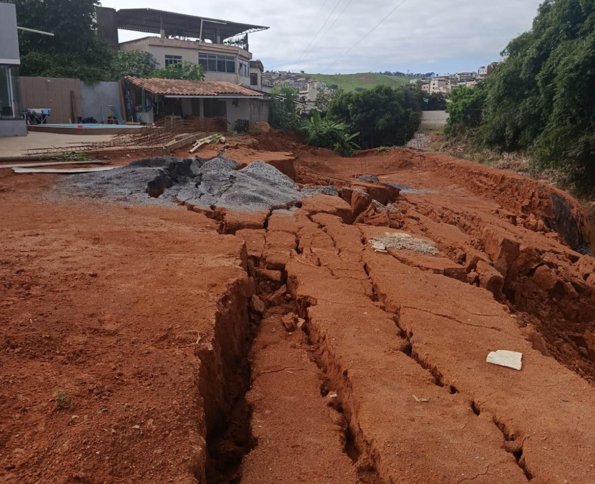 Vice-prefeito de Ubá tem casa condenada após temporal na cidade: 'Perdemos o nosso sonho'