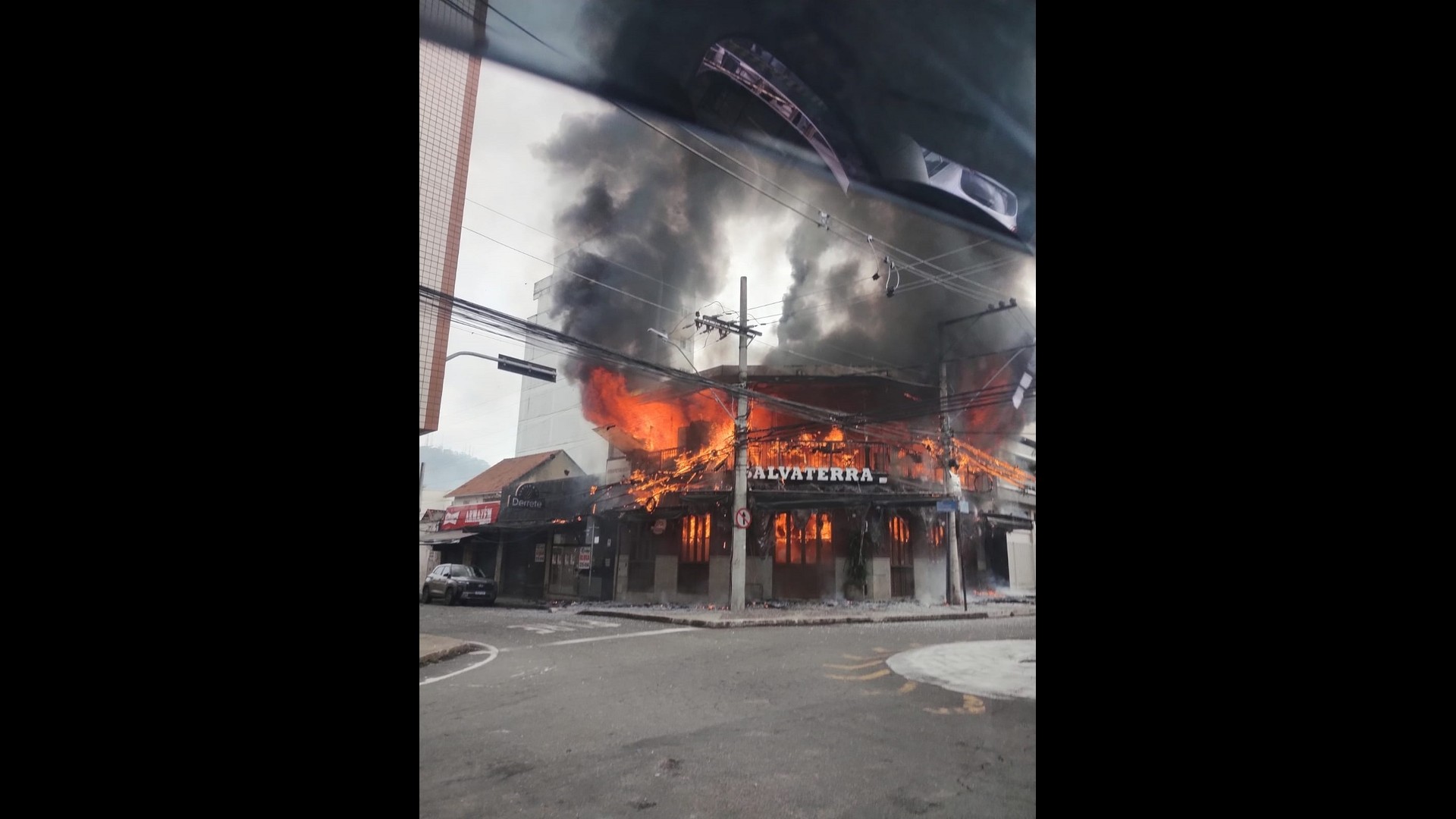 Incêndio atinge restaurante no Bairro Alto dos Passos, em Juiz de Fora — Foto: Redes Sociais