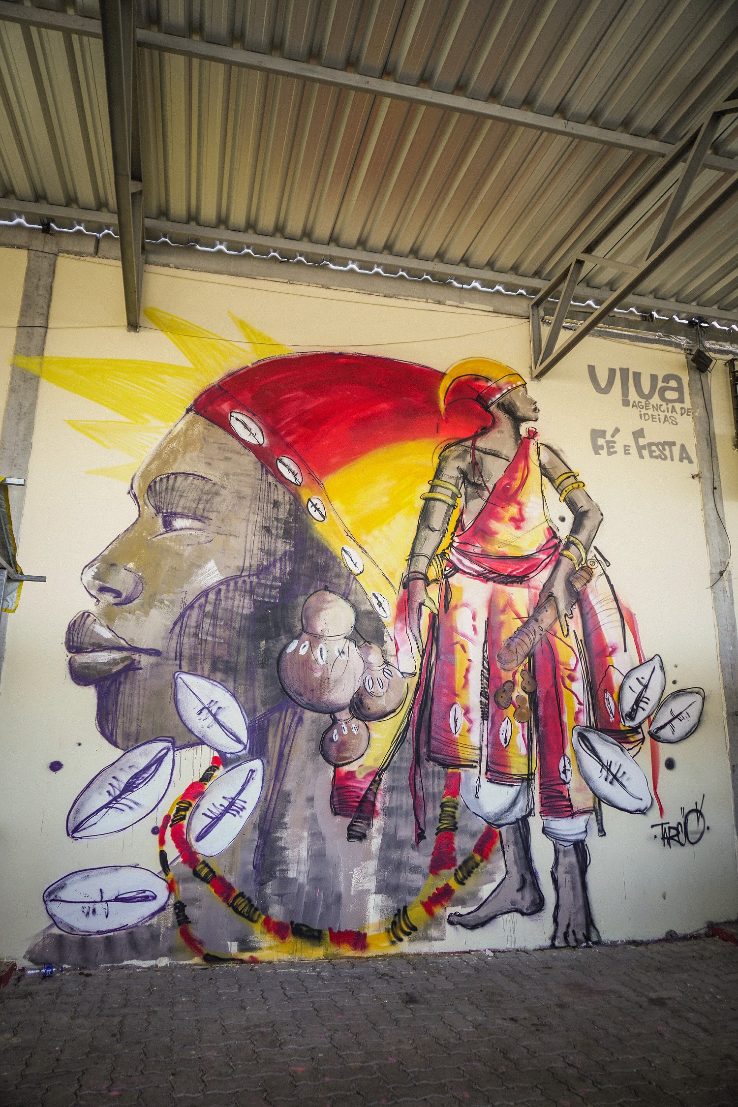 Feira de São Joaquim ganha mural de grafite em homenagem a Exu Olojá