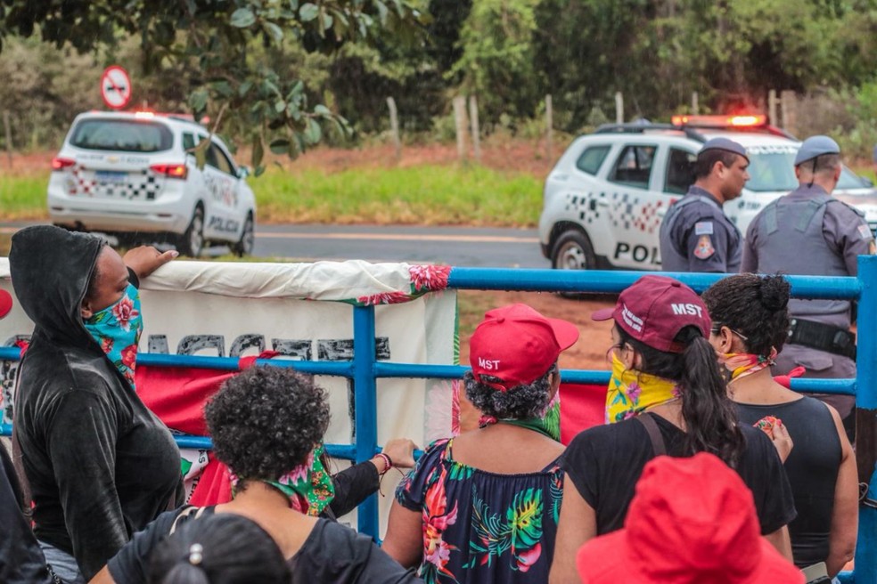Mulheres ligadas ao MST ocuparam fazendo em Presidente Epitácio (SP), nesta segunda-feira (9) — Foto: Divulgação/MST São Paulo