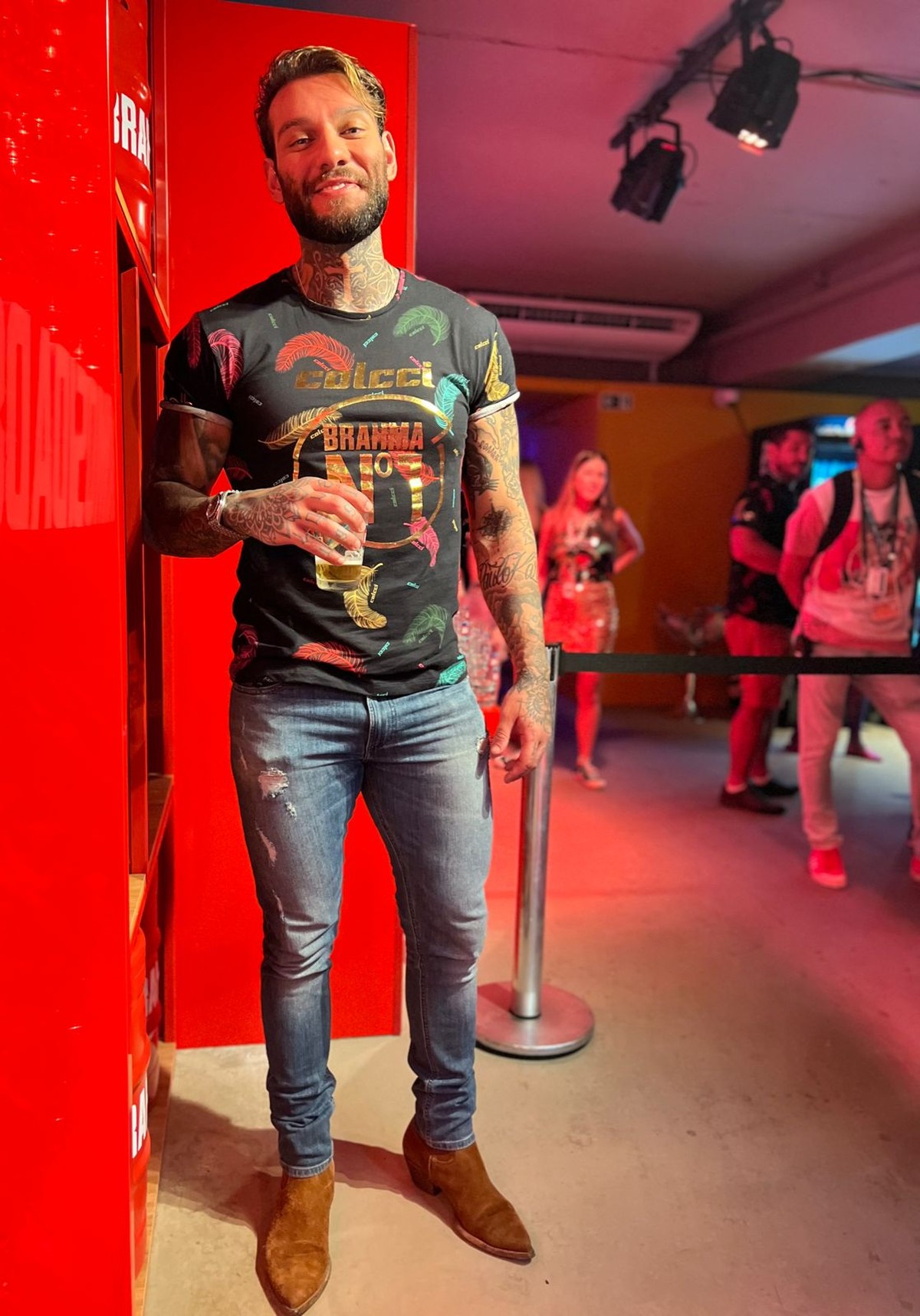 Lucas Lucco chega no carnaval do Rio 'solteiro' e 'à disposição ...