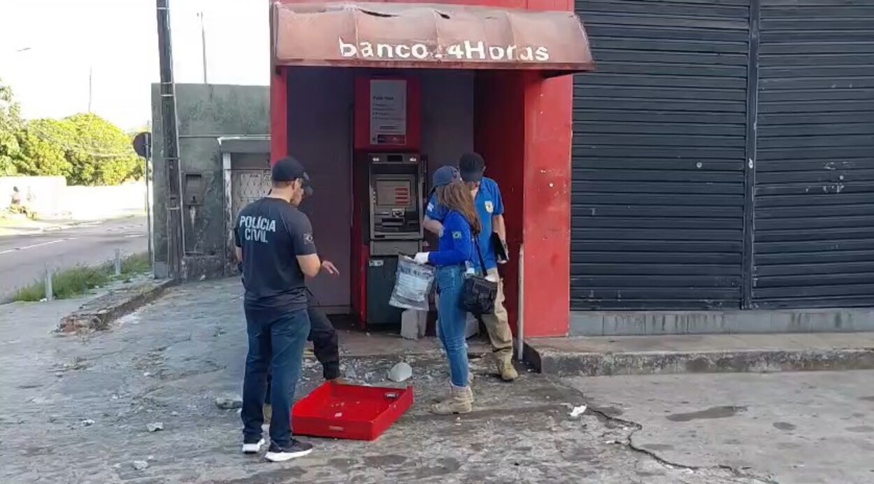 Caixa eletrônico é alvo de explosão criminosa, em João Pessoa