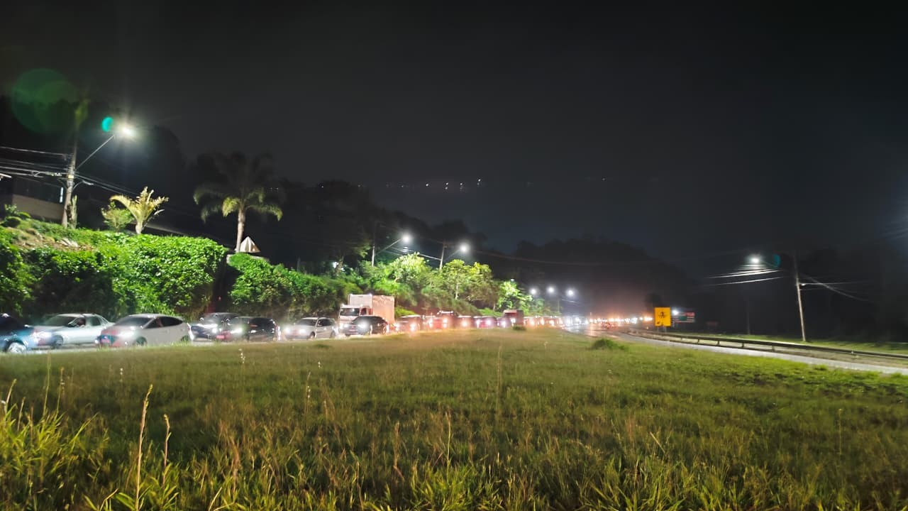 Mogi-Bertioga tem mais de 20 km de congestionamento na manhã deste sábado de carnaval, diz CNL