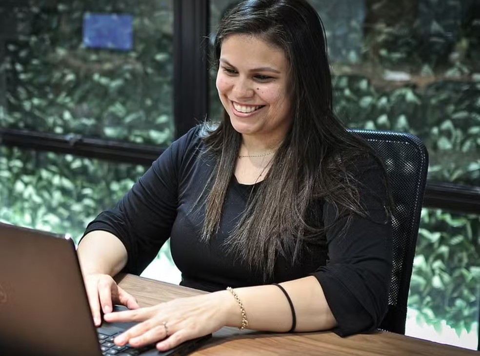 Juliana Chaar chegou a ser socorrida e levada ao hospital, mas não resistiu e morreu horas depois  — Foto: Reprodução