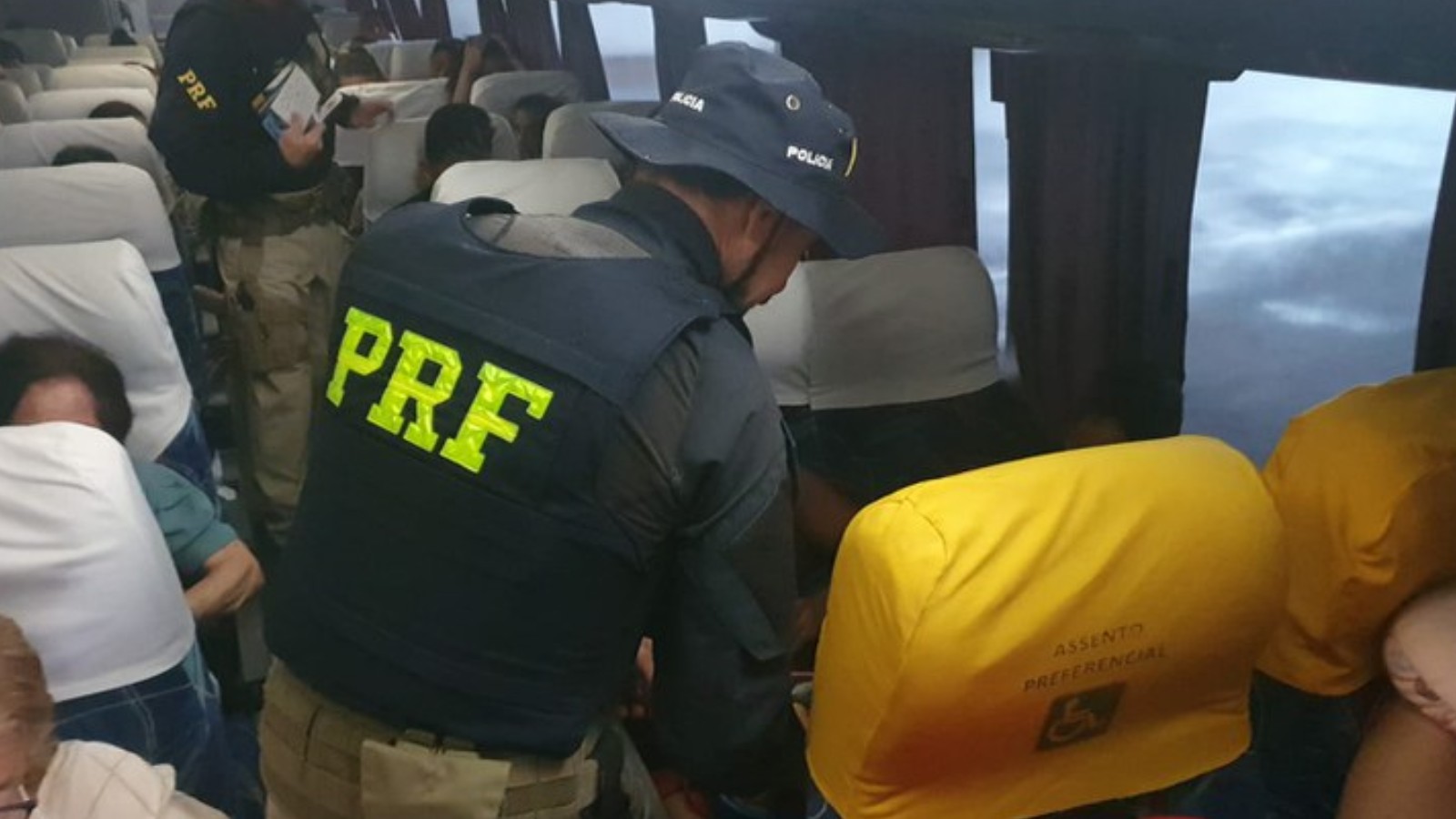 Suspeito de assediar mulher em ônibus   é conduzido em Teresina; mulher sentiu toques enquanto dormia