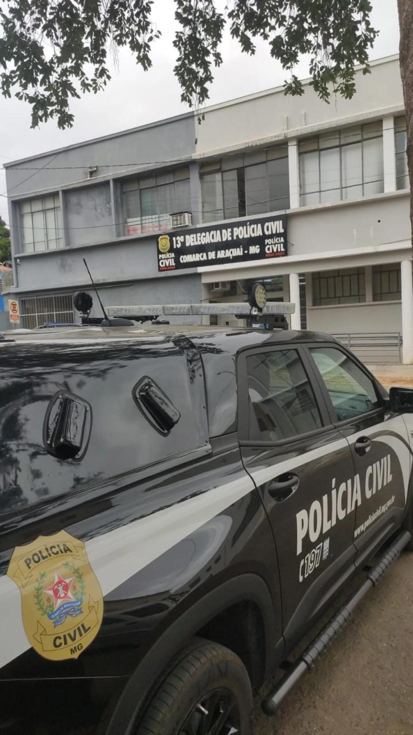 Homem é preso por tentar amigo de infância durante churrasco em Virgem da Lapa