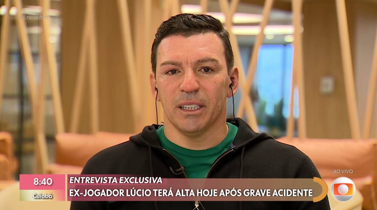 'Foi uma segunda chance que Deus me deu', diz ex-zagueiro Lúcio ao receber alta de hospital no RS após acidente com lareira ecológica
