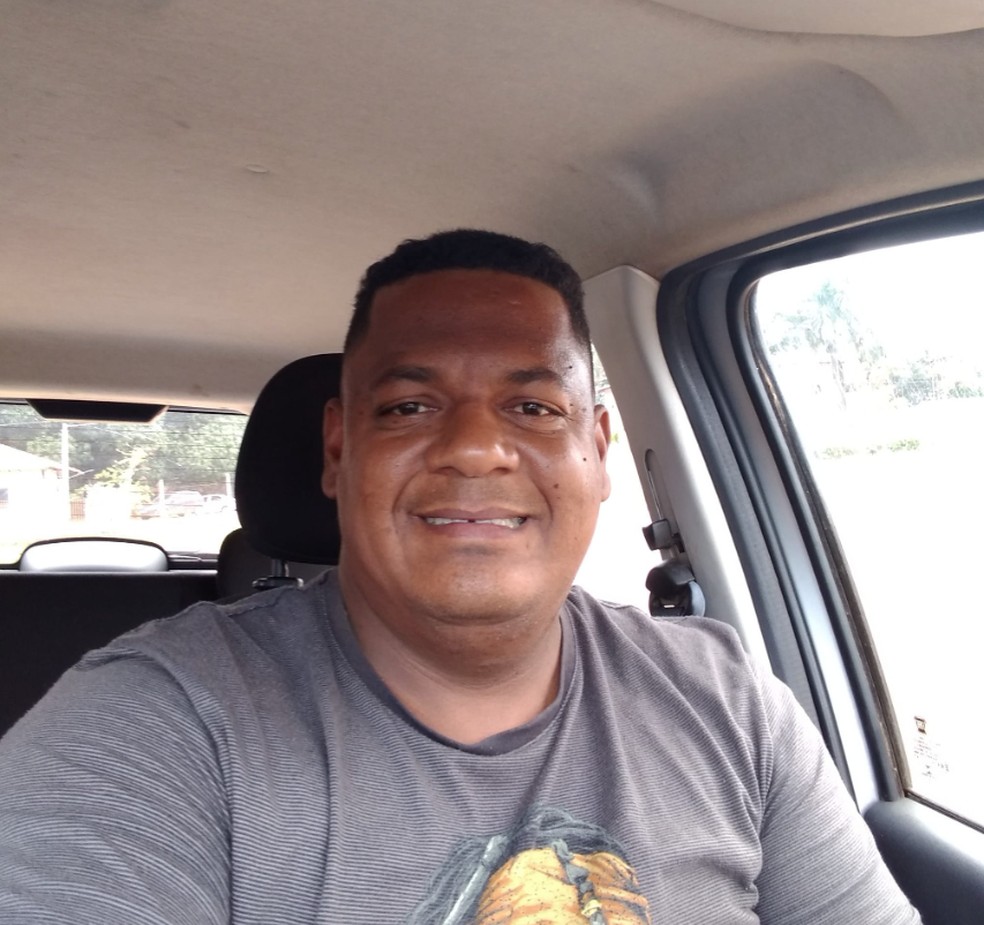 William Ferreira Nascimento, de 42 anos, foi morto a tiros dentro do batalhão — Foto: Reprodução/Facebook