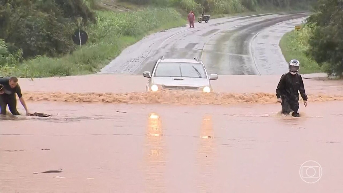Sobe para 10 número de mortos por enchentes no Rio Grande do Sul
