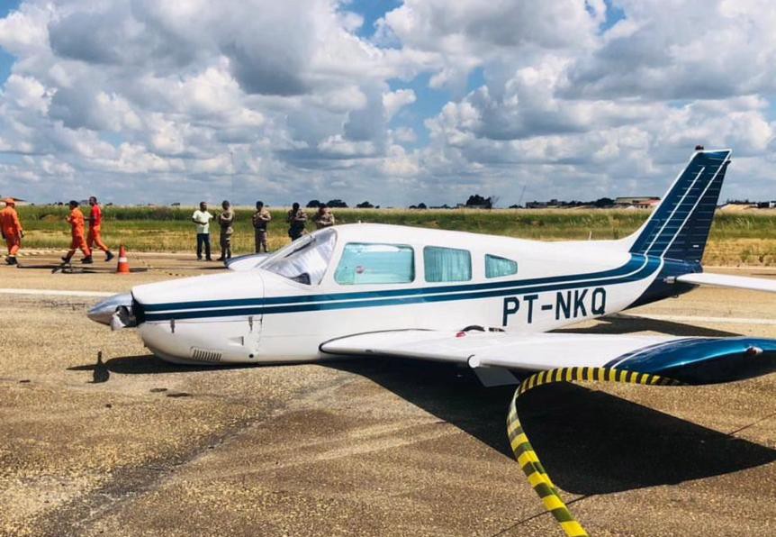 Avião de pequeno porte faz pouso de emergência em aeroporto desativado após pane elétrica no sudoeste da Bahia