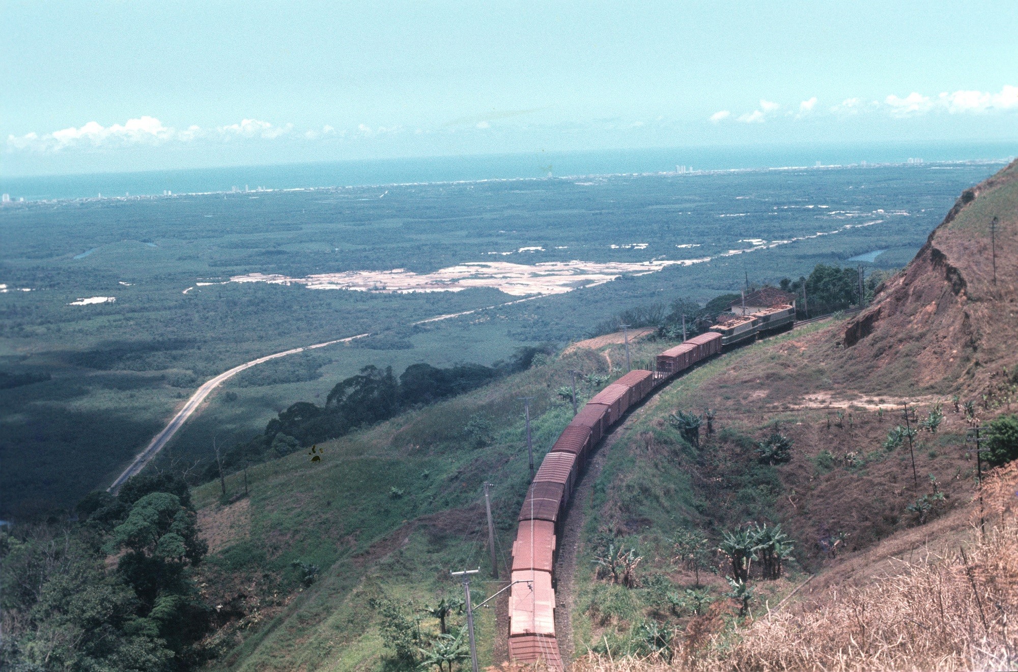 Iniciada há 150 anos com 'dois vinténs', ferrovia Sorocabana vive de passado glorioso e marcas do abandono