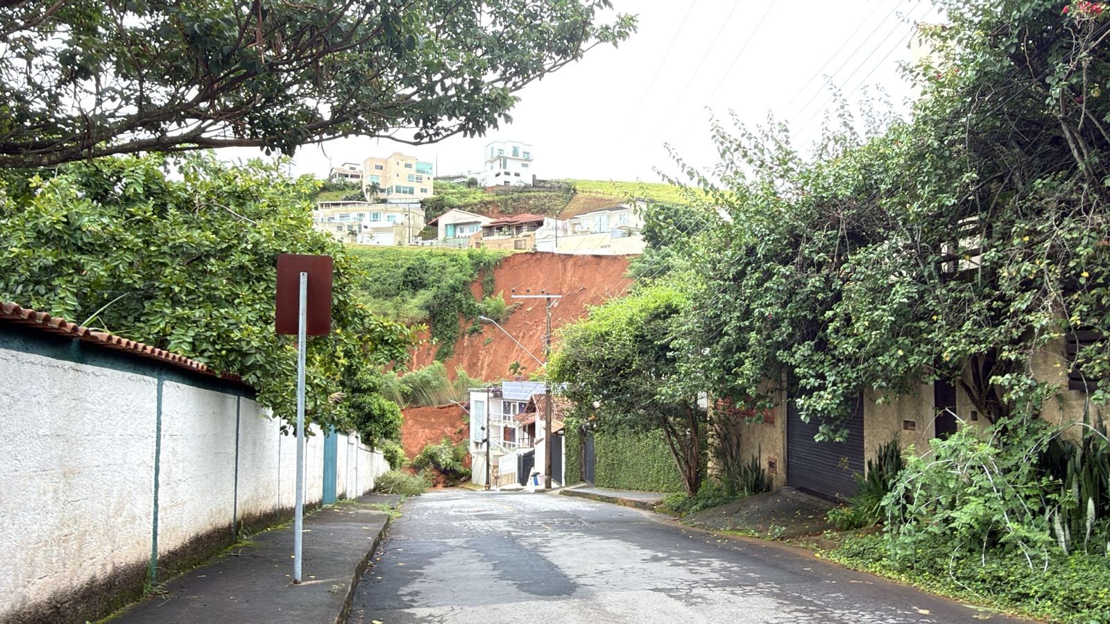 Ruas evacuadas em Juiz de Fora: por que número continua subindo e quando moradores poderão voltar para as casas