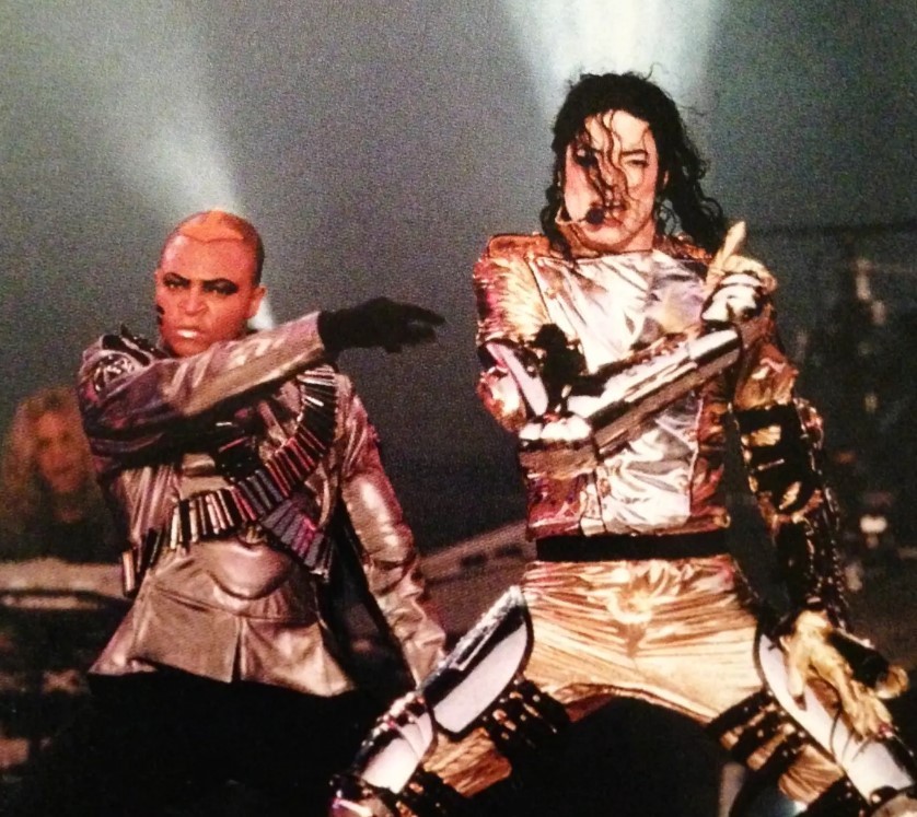 Coreógrafo de Michael Jackson dá aula em SP, relembra bastidores com o cantor e emociona alunos