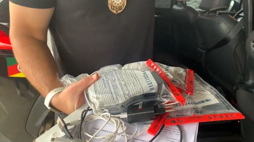 Polícia apreende computadores de professor de Direito investigado por crimes sexuais em Porto Alegre; total de vítimas chega a 16