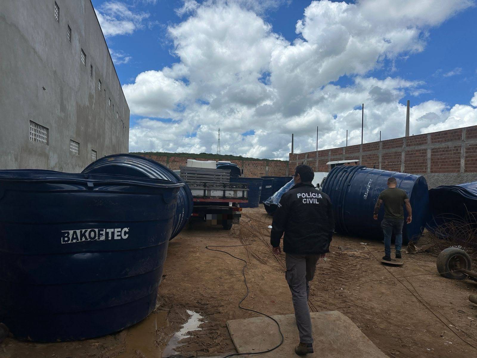 Vereador e comerciante são presos em operação que investiga desvio de caixas d’água na Bahia