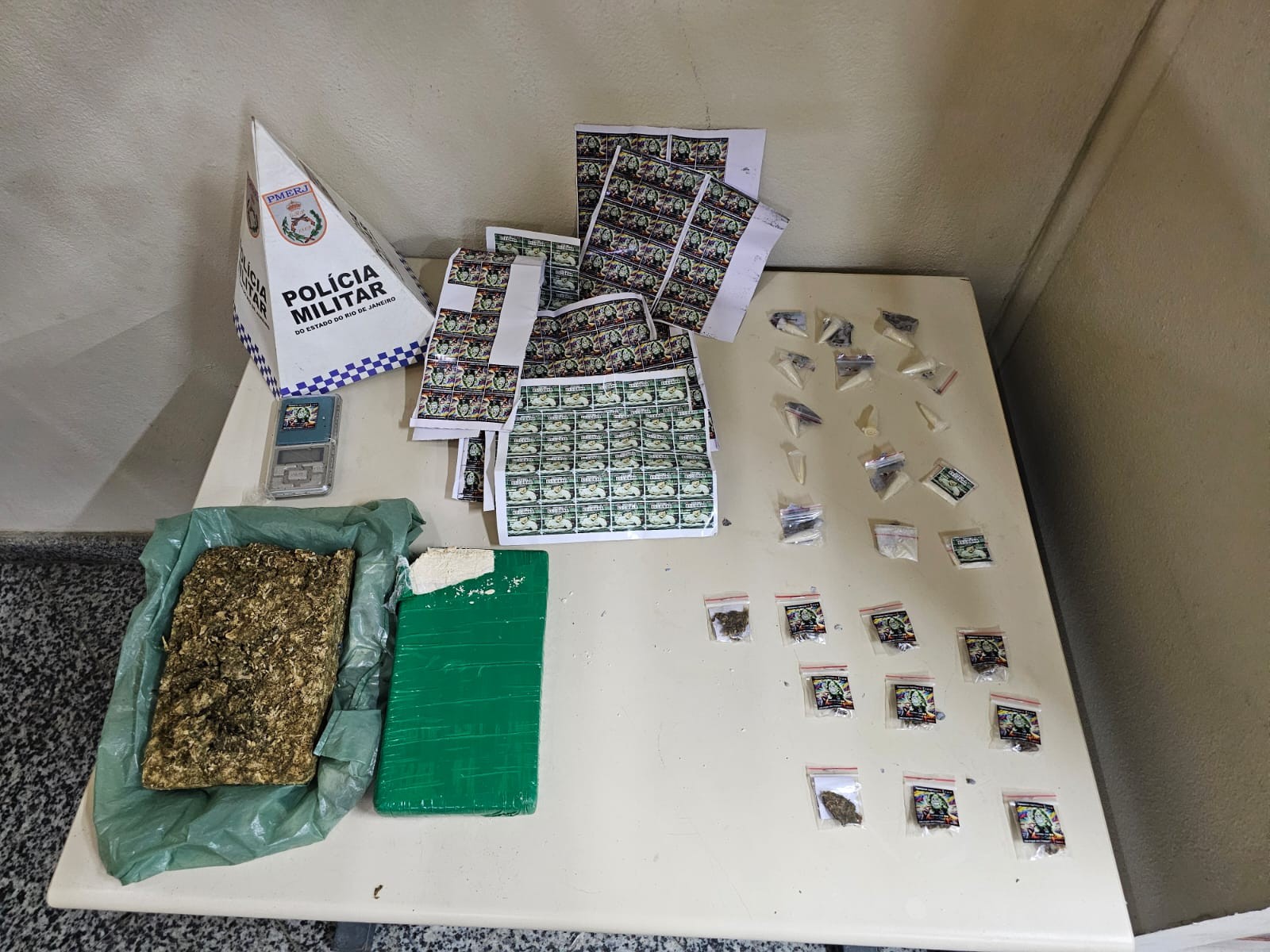 Homem é preso com mais de 2 kg de drogas em Paraty