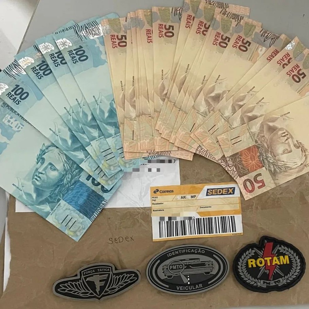 Jovem Compra Dinheiro Falso, Recebe Pacote e É Preso