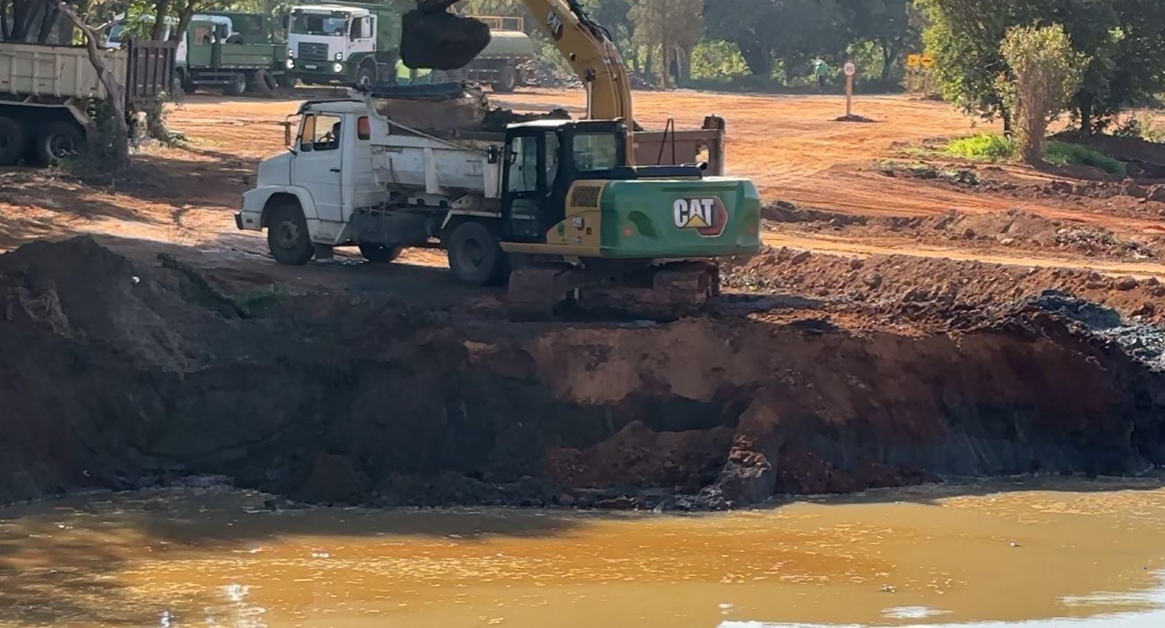 Peixes aparecem mortos em obra de desassoreamento de represa de Paulínia 
