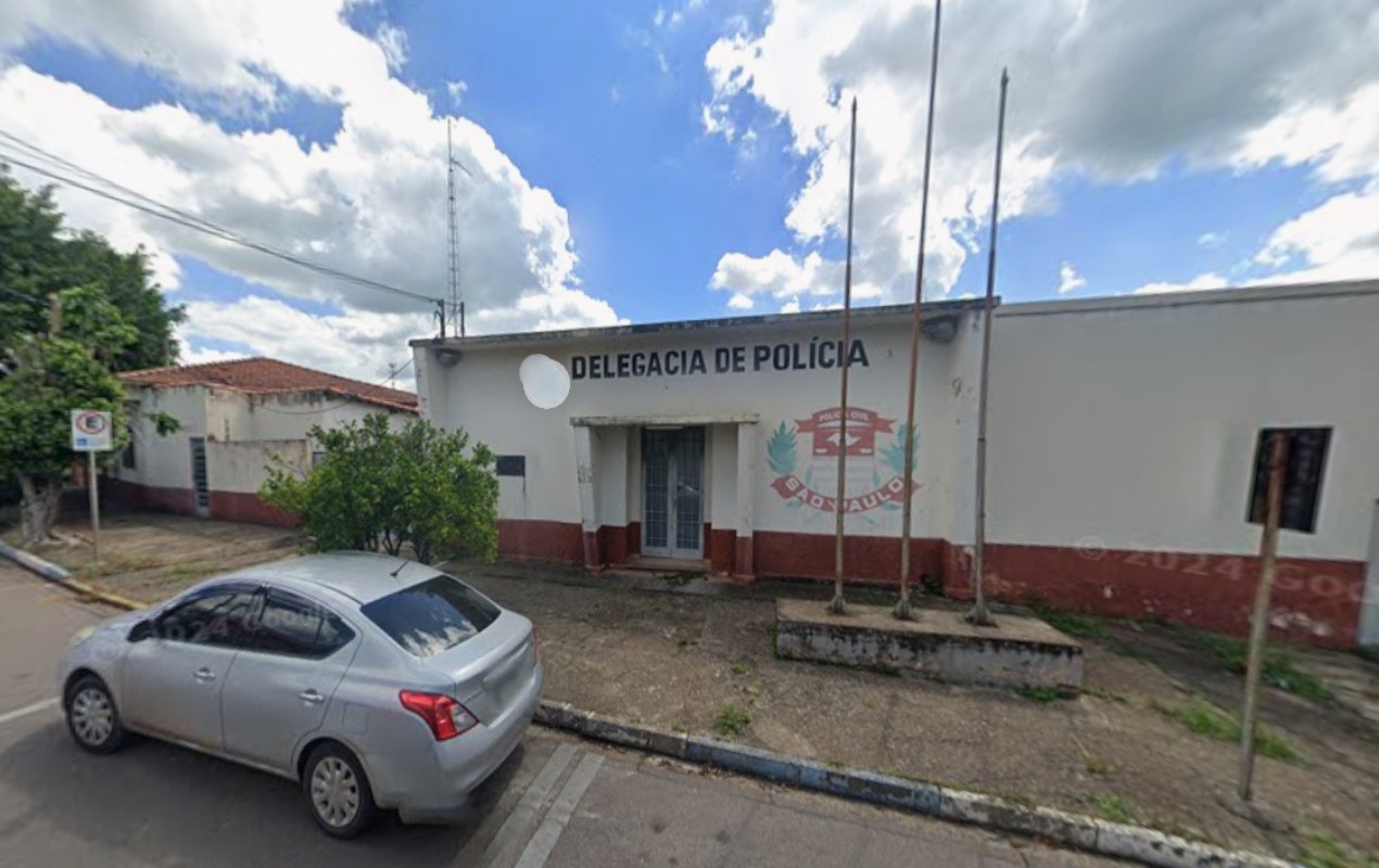 Homem com sinais de embriaguez é preso depois de agredir companheira e chamar policiais de ‘merda’ em Conchas
