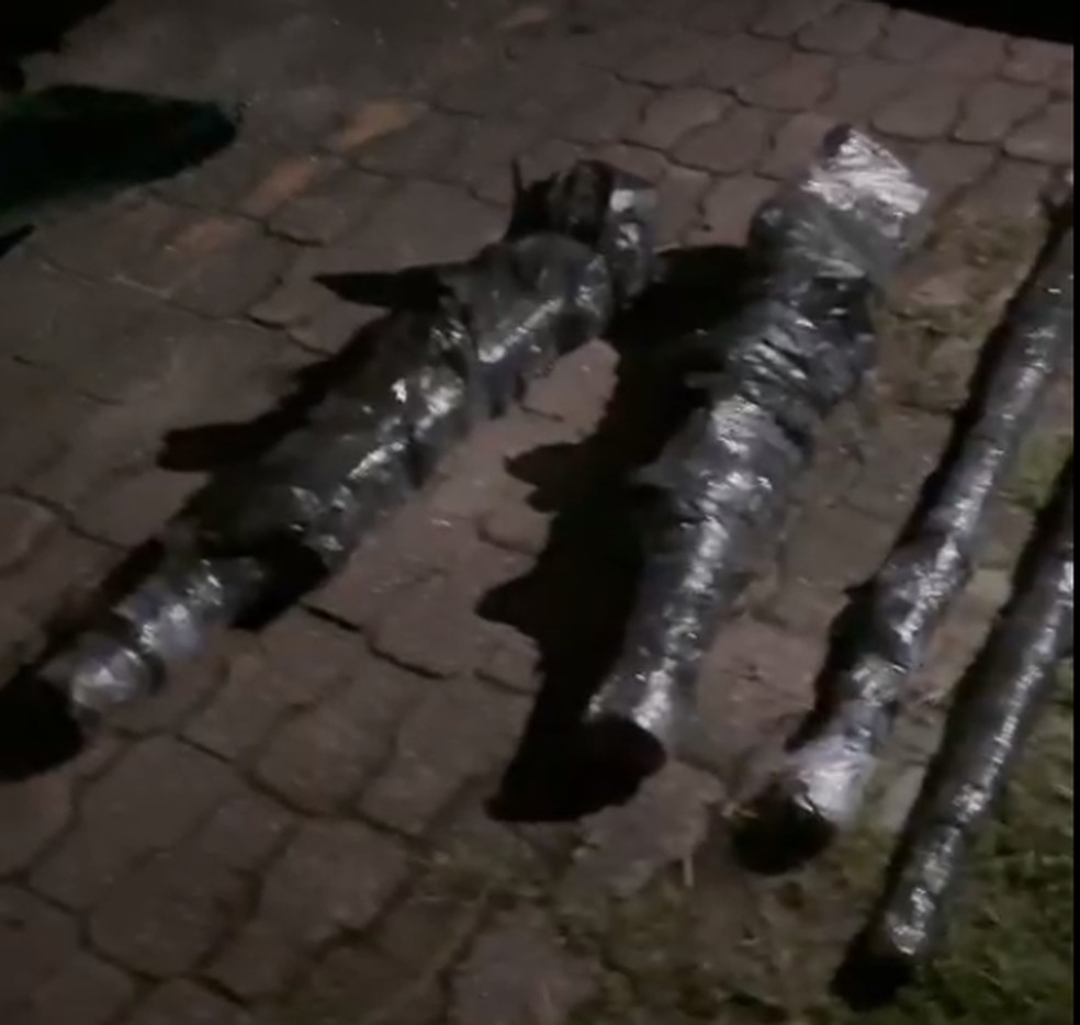 Armas do exrcito de So Paulo apreendidas no RJ  Foto: Reproduo