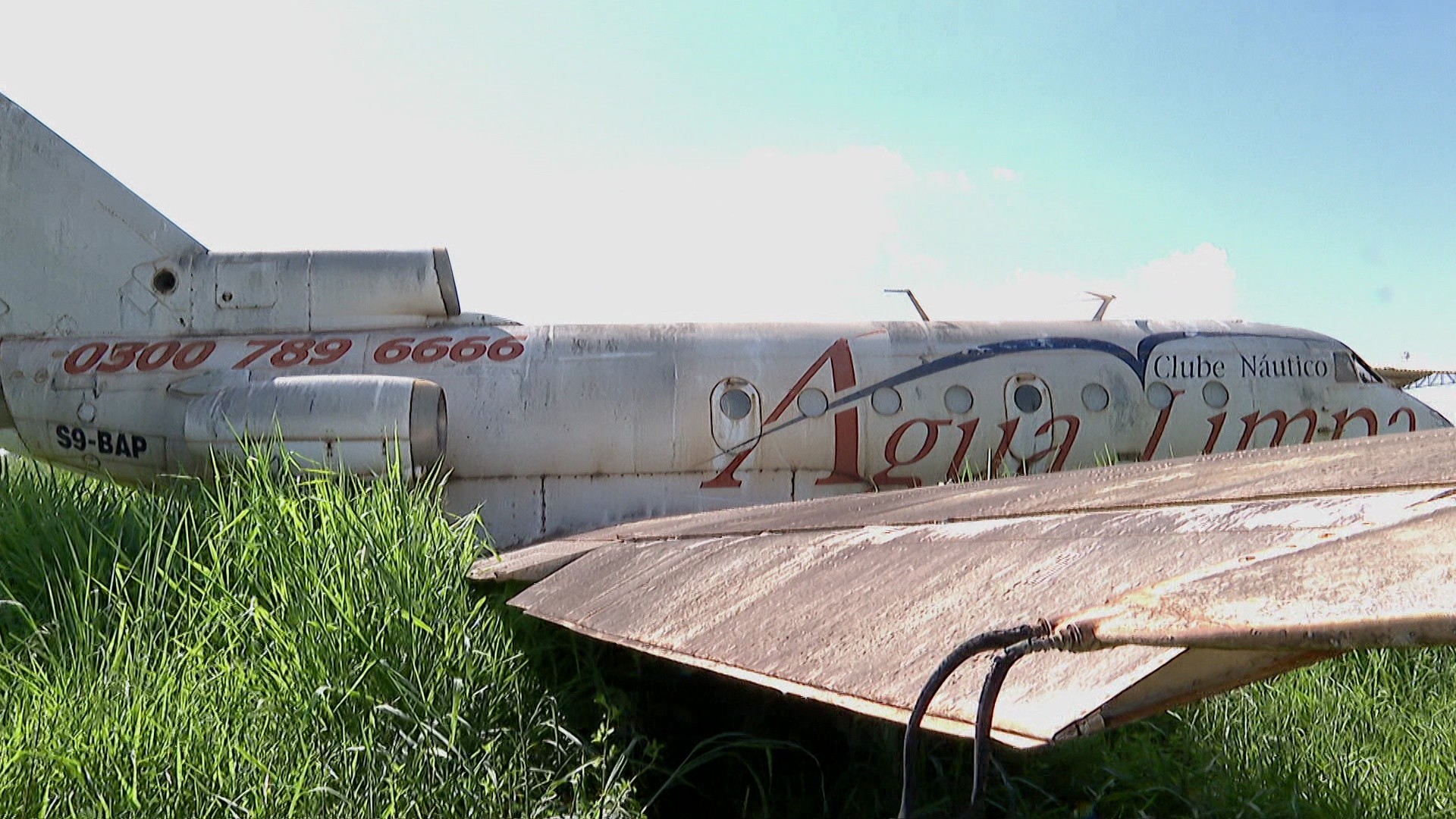 Por que avião soviético foi doado à USP, mas segue abandonado em SP há quase 20 anos
