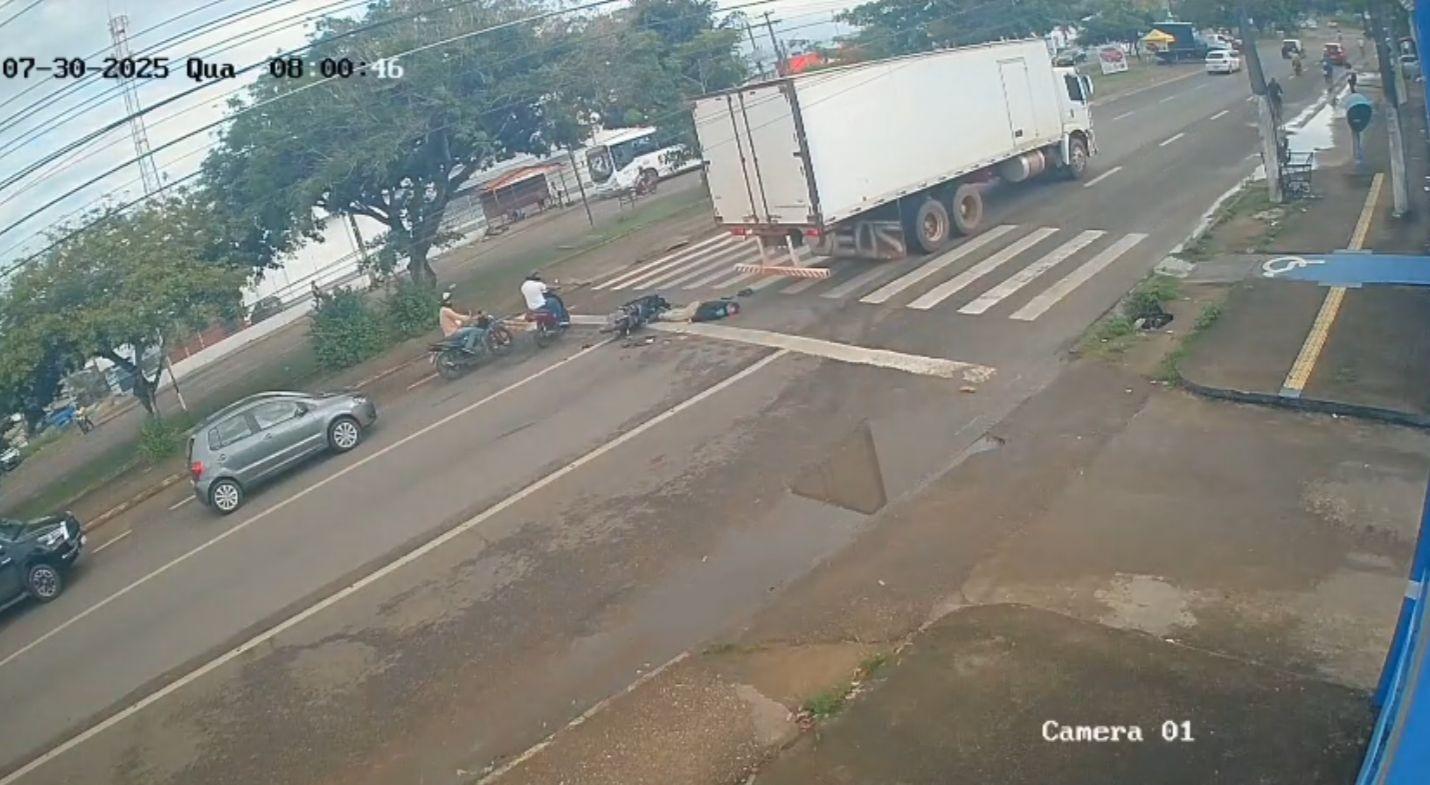 VÍDEO: caminhão passa por cima de motociclista em cruzamento de Macapá; vítima morreu na hora