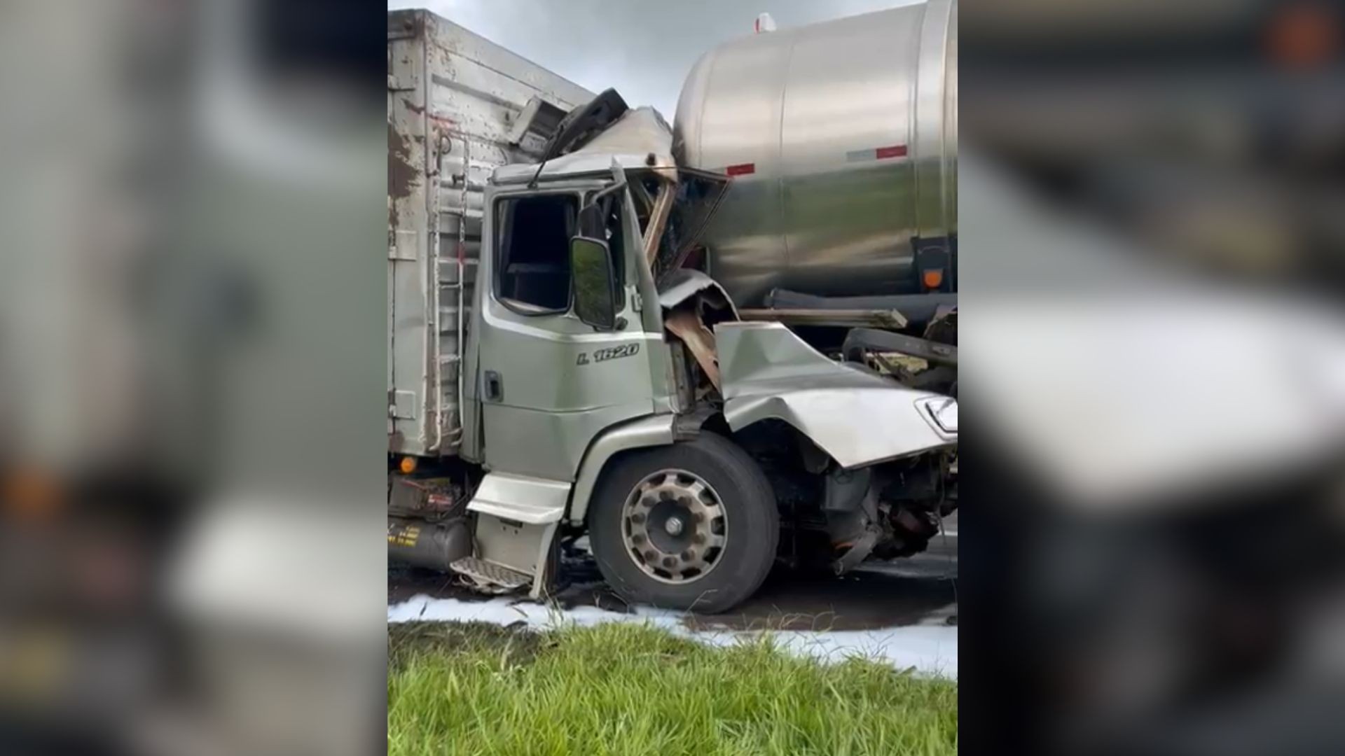 Motorista morre em acidente entre dois caminhões e caminhonete em rodovia do interior de SP
