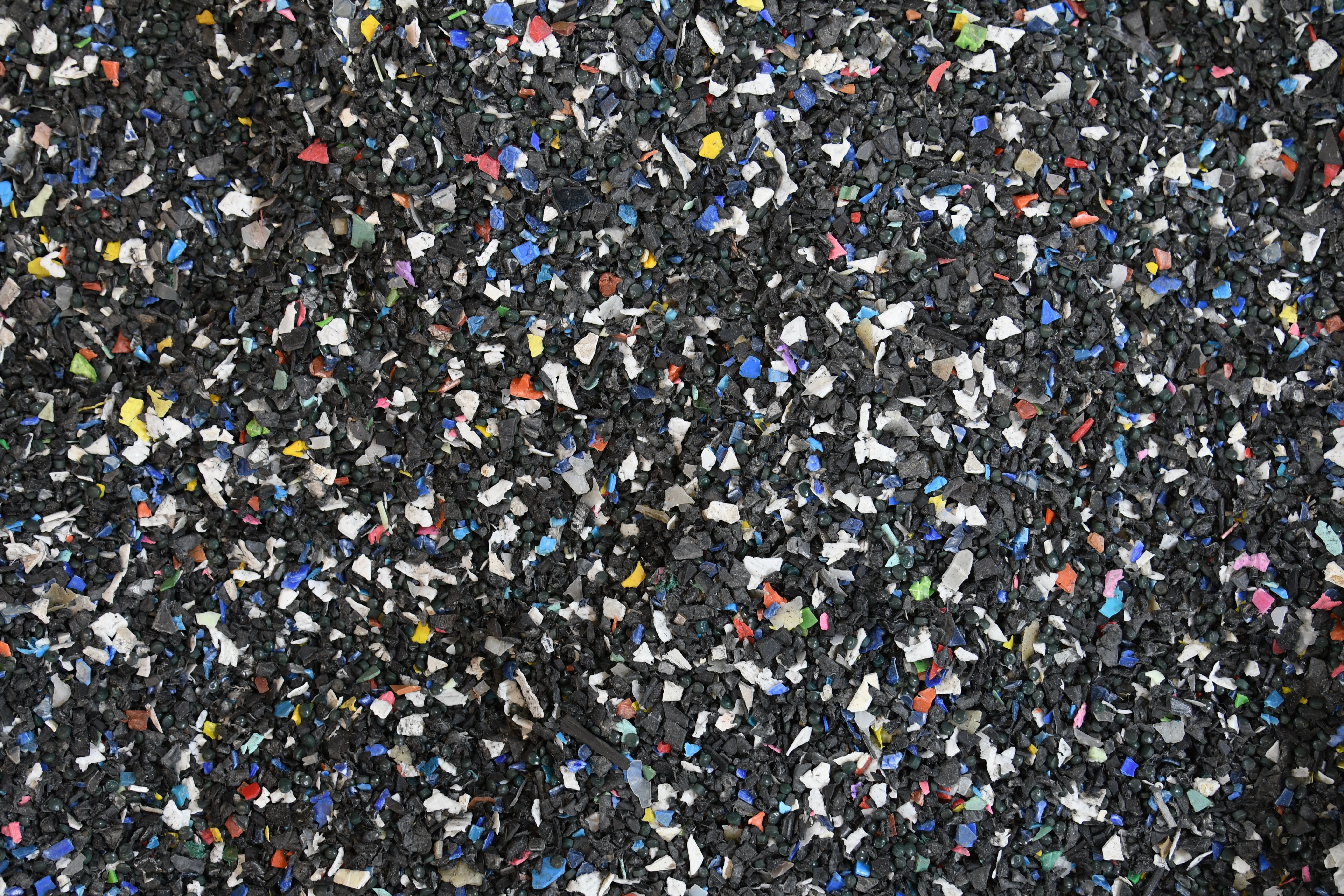 Microplásticos chegam a nanômetros e escapam até de estações de tratamento de água