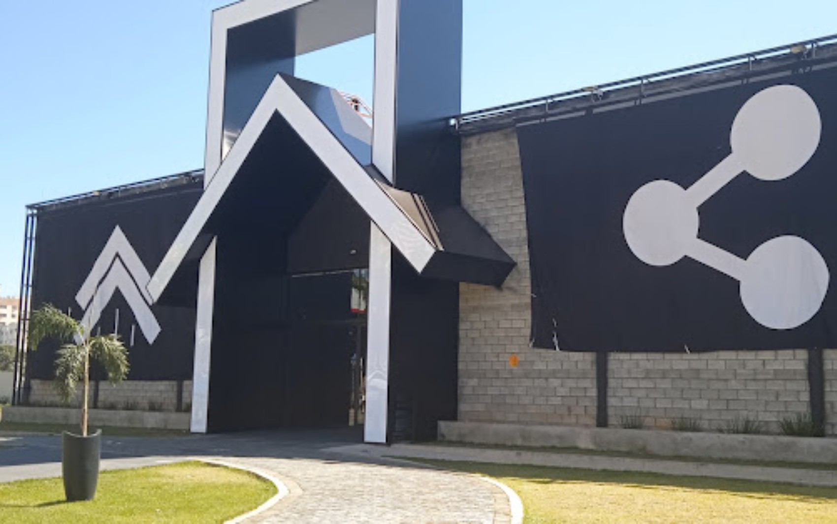 Igreja com dívida de mais R$ 800 mil está há cerca de dois anos sem pagar aluguel, diz locadora