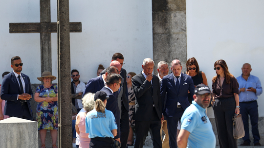 Morte de Diogo Jota: presidente de Portugal comparece ao velório do jogador e do irmão - Diogo e o irmão, André Silva, morreram em um acidente de carro no noroeste da Espanha, na quinta-feira (3). Corpos estão sendo velados em Gondomar, no norte de Portugal.