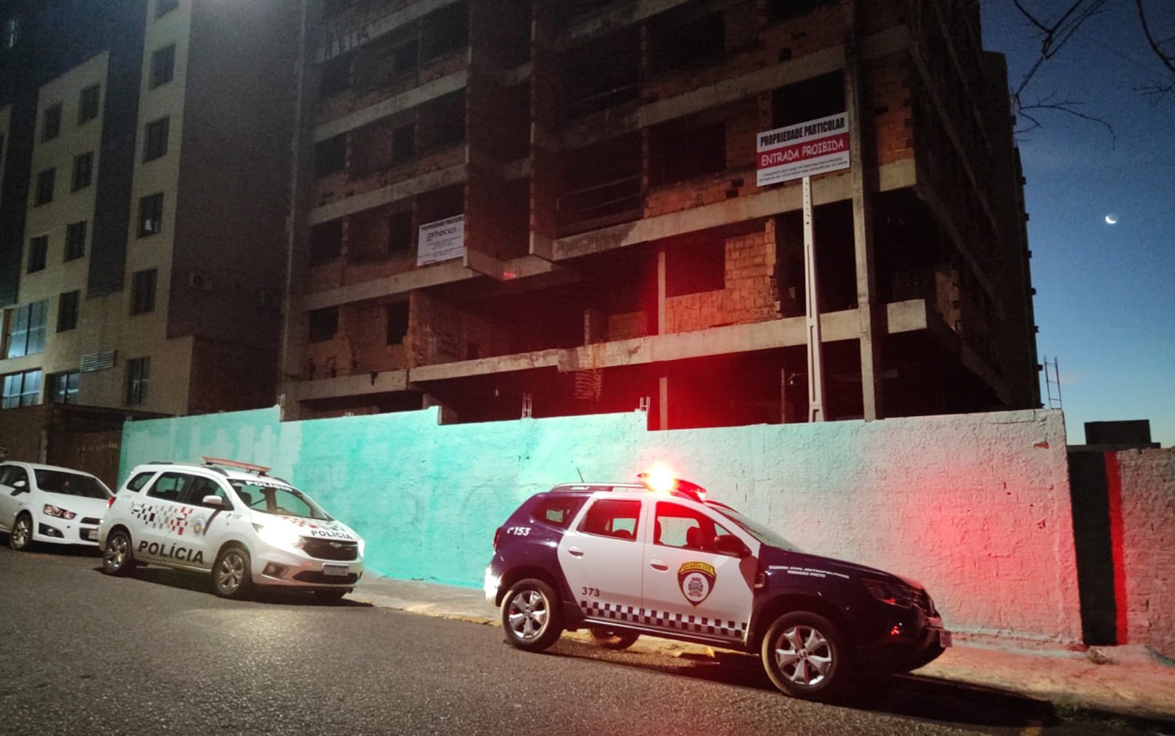 Homem morre ao cair de prédio inacabado no Centro de Ribeirão Preto, SP