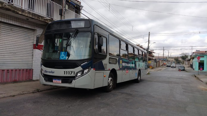 EM PRIMEIRA MÃO: Gontijo anuncia a compra de mais 13 ônibus de