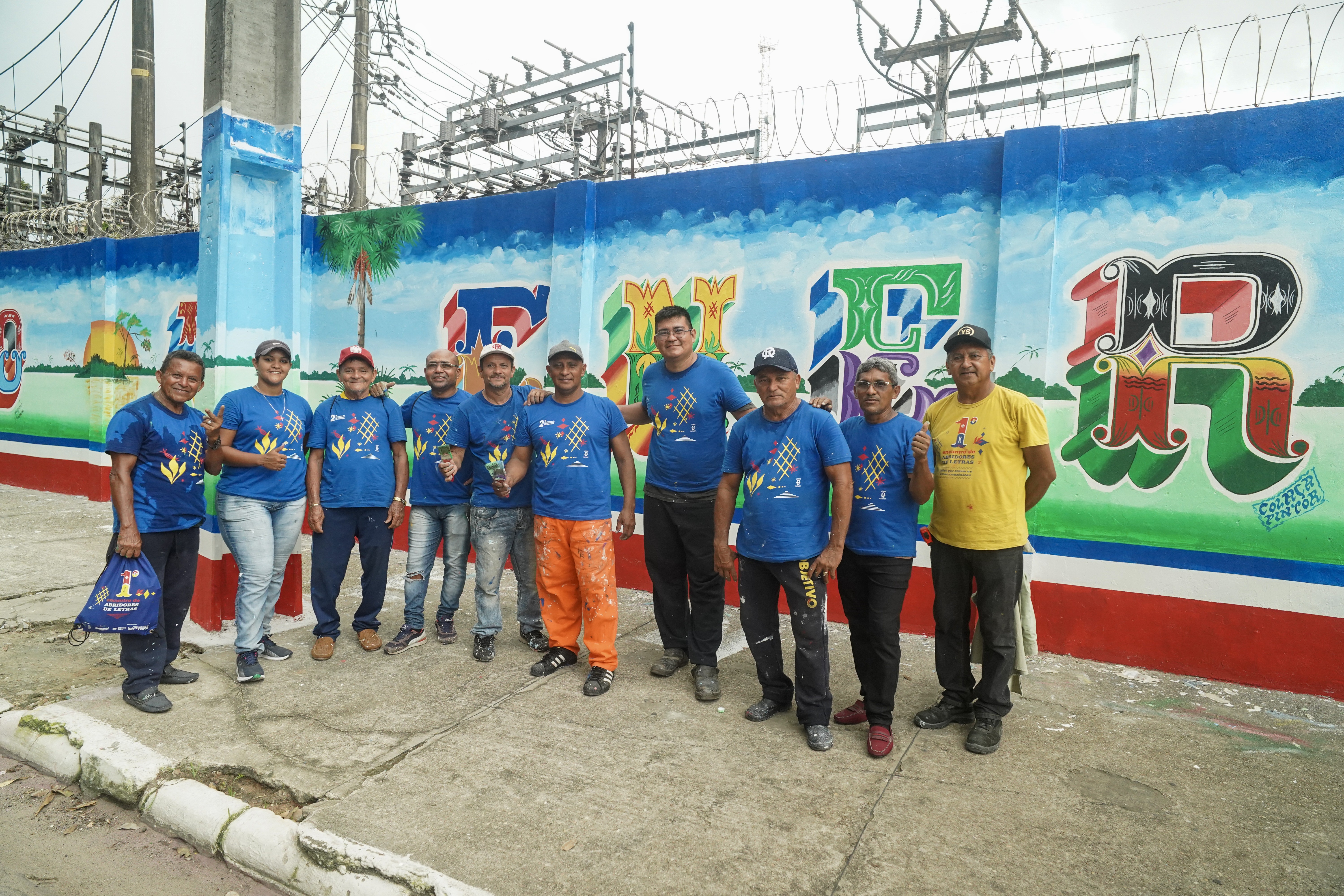 Mural criado por mestres ribeirinhos ocupa o centro da capital com a beleza da paisagem amazônica