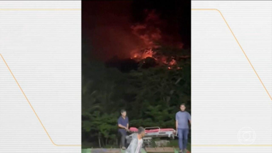 Erupção de vulcão força retirada de 800 pessoas na Indonésia - Programa: Bom Dia Brasil 
