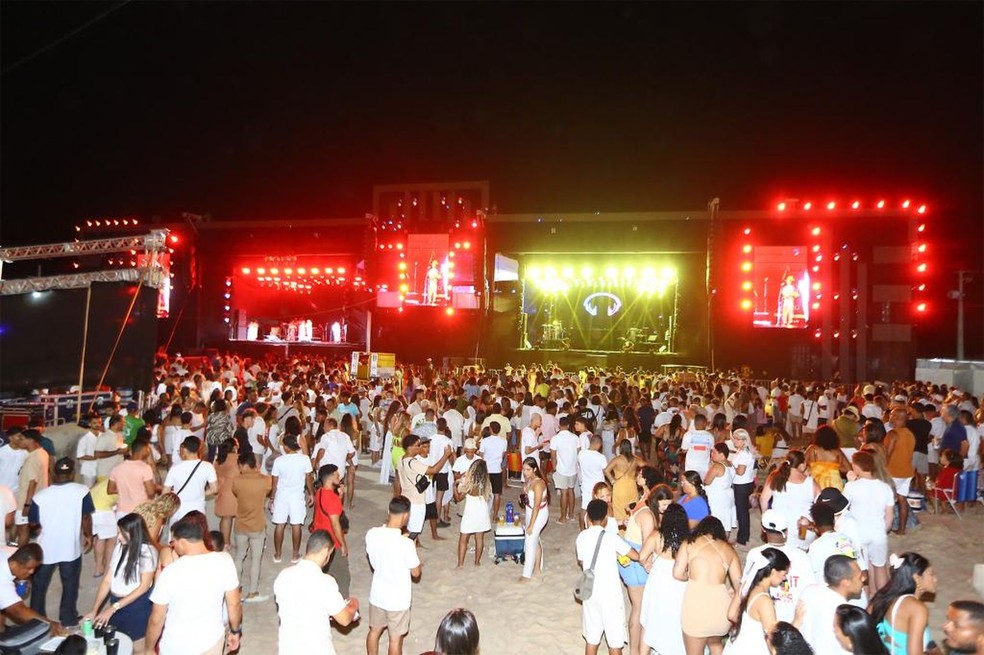 Réveillon 2025 na Orla da Atalaia — Foto: Sergio Silva/PMA