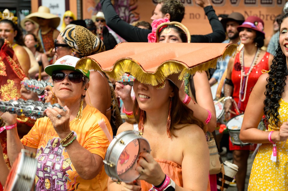 Bateria do bloco Fogo e Paixão, no Centro do Rio — Foto: Alex Ferro / Divulgação Riotur
