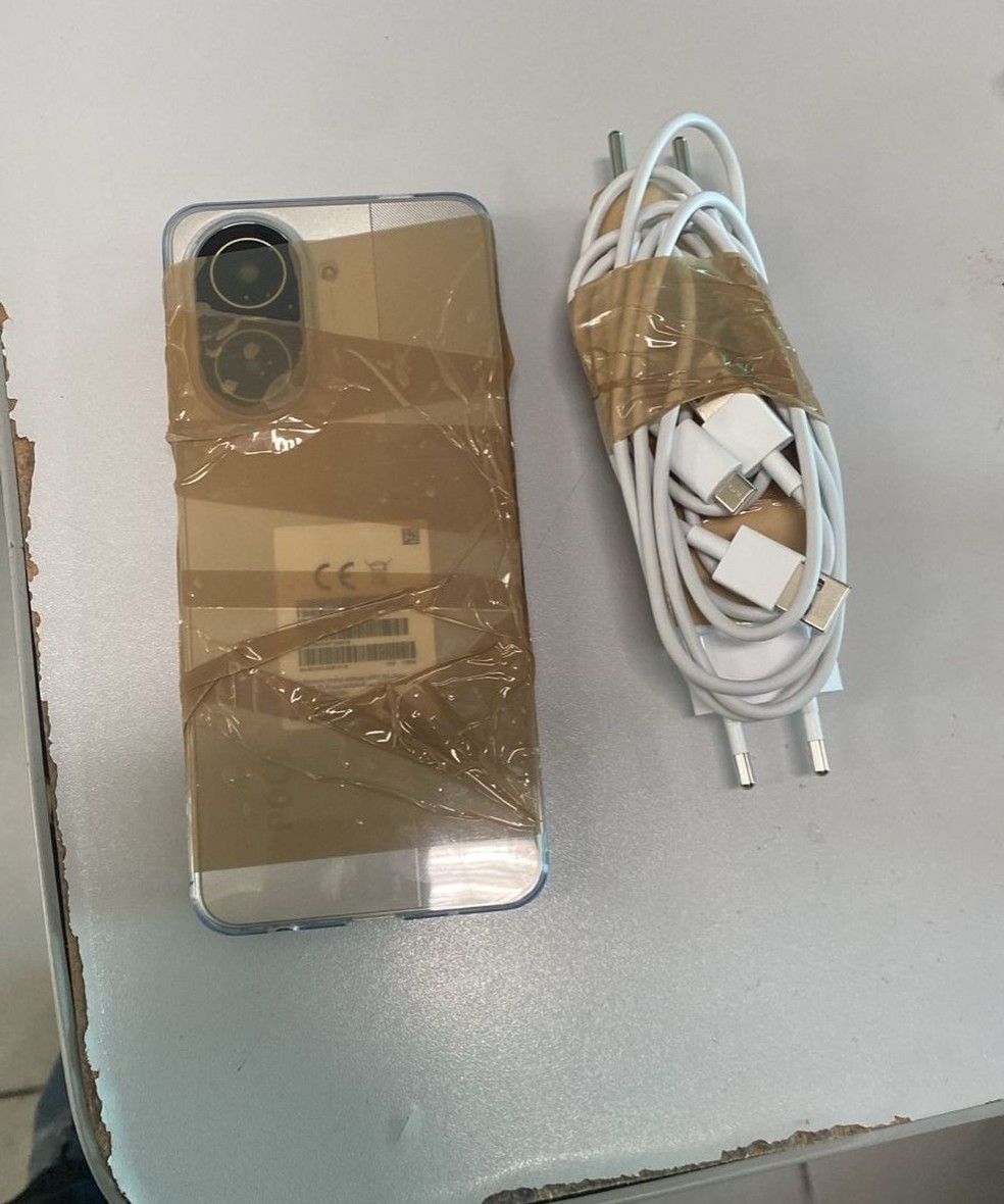 Celular apreendido em presídio de Maceió. — Foto: Cortesia