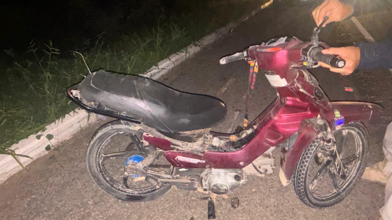 Avó e neto morrem após serem arremessados de 'cinquentinha' e atropelados na BR-232, em Belo Jardim